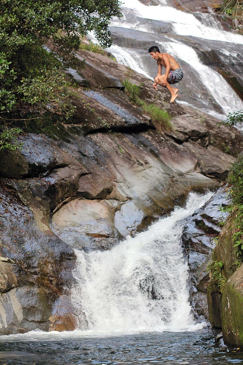 A Cachoeira da Quintilha tem uma queda dágua de 40 metros e fica no Parque Nacional Saint Hilaire/Lange, em Paranaguá | Walter Alves/Gazeta do Povo