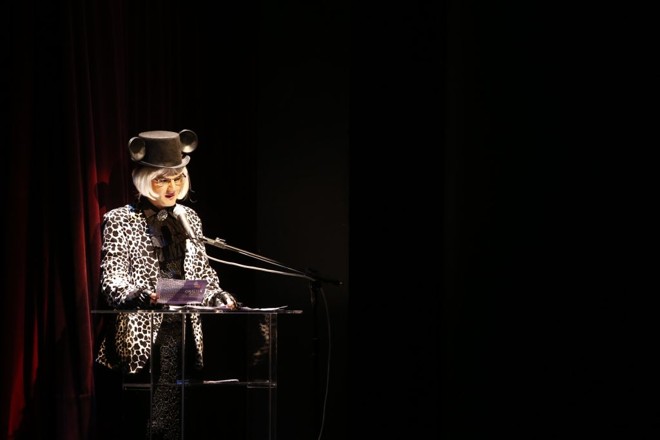 O ator e diretor Marino Junior apresenta a premiação do Gralha Azul |