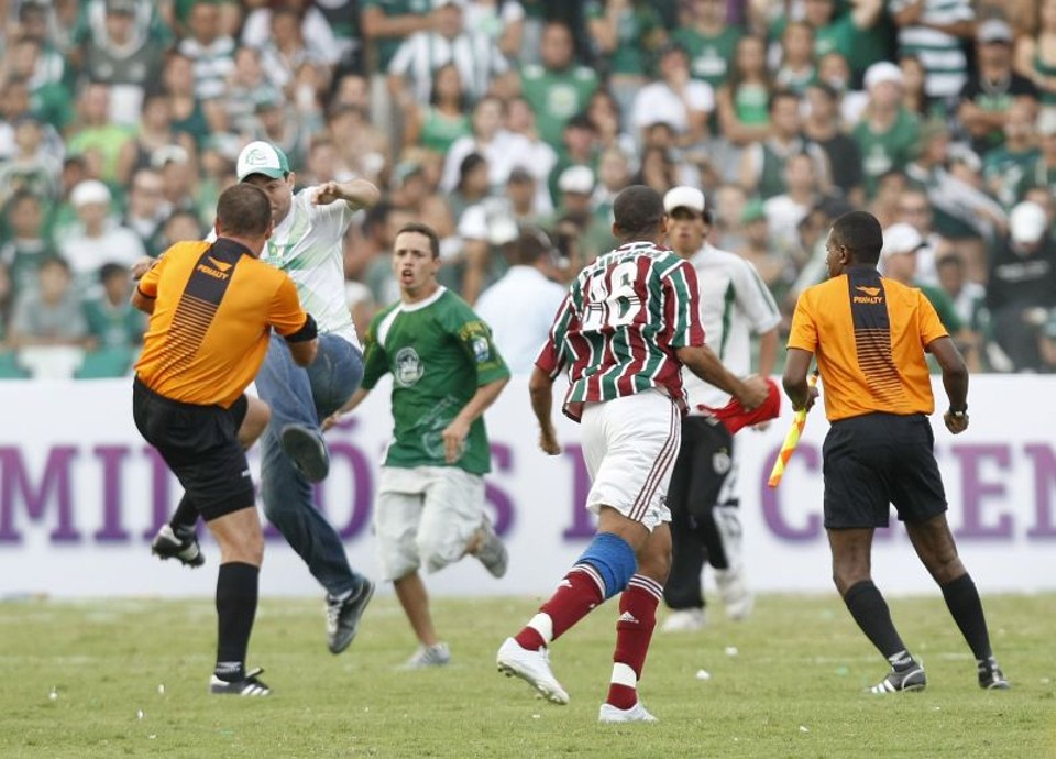 O árbitro Leandro Vuaden foi uma das primeiras vítimas da Batalha do Couto. | Daniel Castellano/ Gazeta do Povo