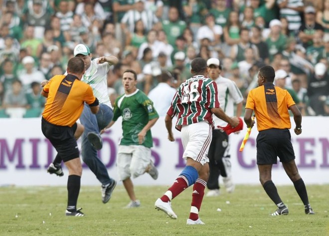 O árbitro Leandro Vuaden foi uma das primeiras vítimas da Batalha do Couto. |