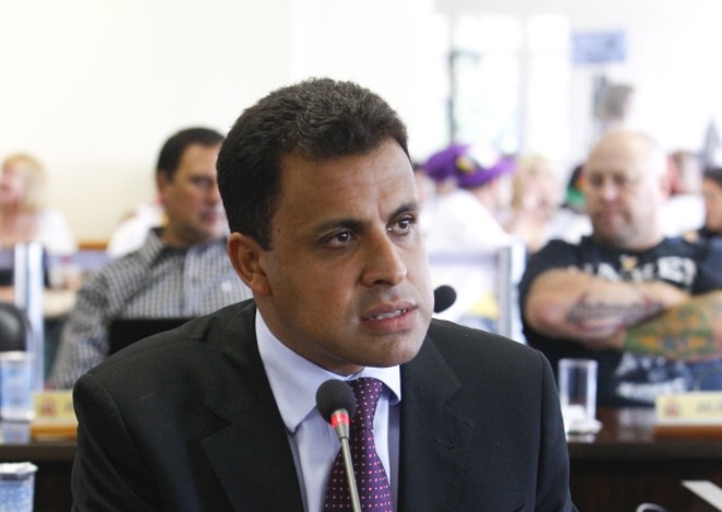 Dissidentes:Valdemir Soares (PRB). Diz ter apoio formal de 21 vereadores |