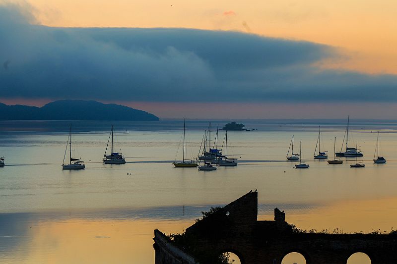 Amanhecer na Baia de Antonina | Daniel Castellano / Agência de Notícias Gazeta do Povo