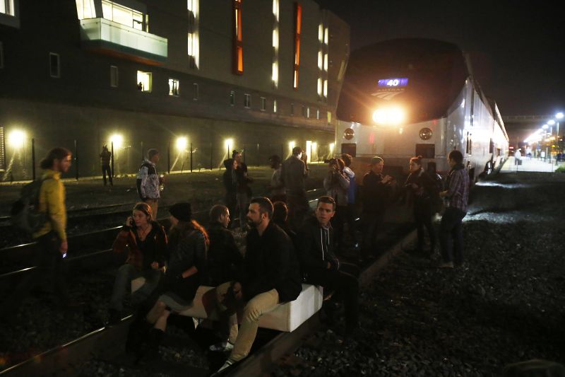 Manifestantes bloqueiam ferrovia em Berkeley | Stephen Lam/Reuters