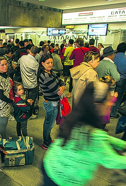 Rodoviária: filas e paciência | Marcelo Andrade/Gazeta do Povo