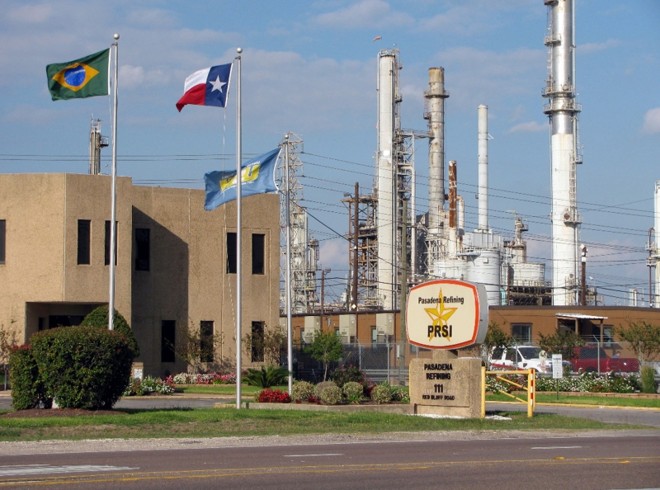 A refinaria de Pasadena: Dilma presidia o Conselho da Petrobras quando negócio foi feito | Dave Fehling/StateImpact Texas