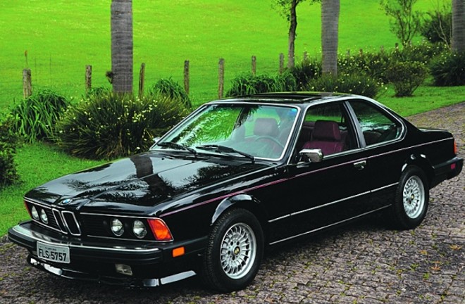 Agosto - BMW 635 CSI 1984: O cupê alemão de 6 cilindros e 210 cv não é um ícone da marca, porém, é difícil de encontrar. O empresário Constantino Bäumle, 69 anos, procurou anos por um até chegar ao modelo que pertencia ao famoso chefe de cozinha francês Laurent Suaudeau, radicado no Brasil desde 1980. O BMW tinha como particularidade a roda aro 15,5