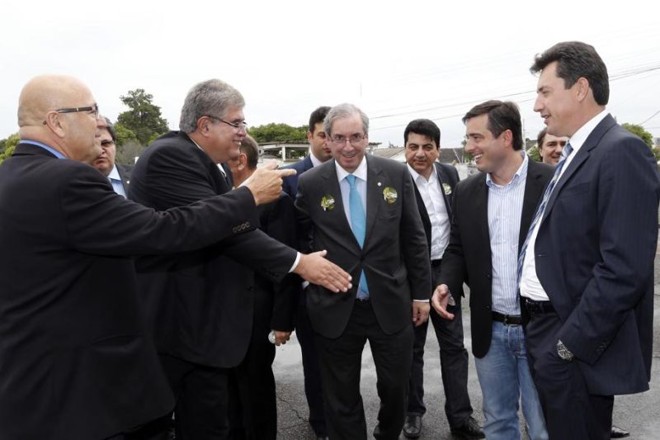 O deputado federal Eduardo Cunha (PMDB) desembarcou no Aeroporto do Bacacheri, em Curitiba, para compromissos de campanha para a presidência da Câmara dos Deputados |