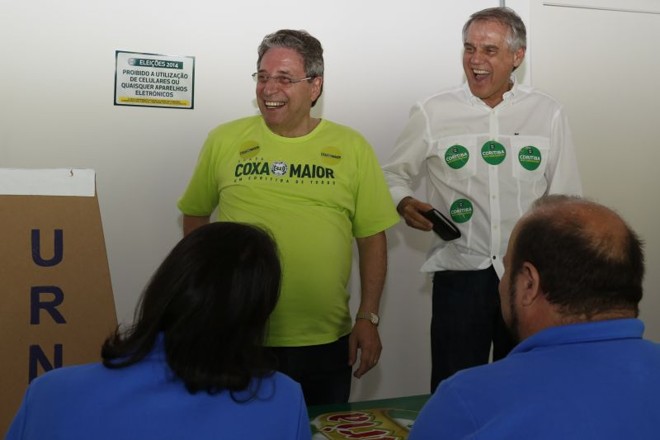 Os candidatos Rogério Portugal Bacellar e Vilson Ribeiro de Andrade na votação para presidente do Coritiba |
