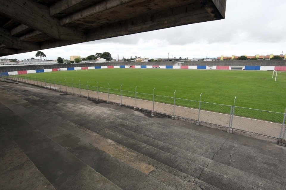 Vila Olímpica do Boqueirão: negociação com a prefeitura de Curitiba e o governo federal pode transformar o estádio em uma moderna arena para receber os jogos do Paraná | Hedeson Alves/Arquivo/ Gazeta do Povo
