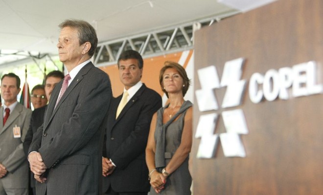 Copel:É o maior grupo de capital nacional com sede no estado e o 55º maior do país. A companhia de energia tem participação em mais de três dezenas de empresas, entre usinas hidrelétricas, prestadoras de serviços de telefonia e transmissoras de energia. Seu faturamento em 2013 foi de R$ 12,6 bilhões e o lucro de R$ 1,1 bilhão. | 