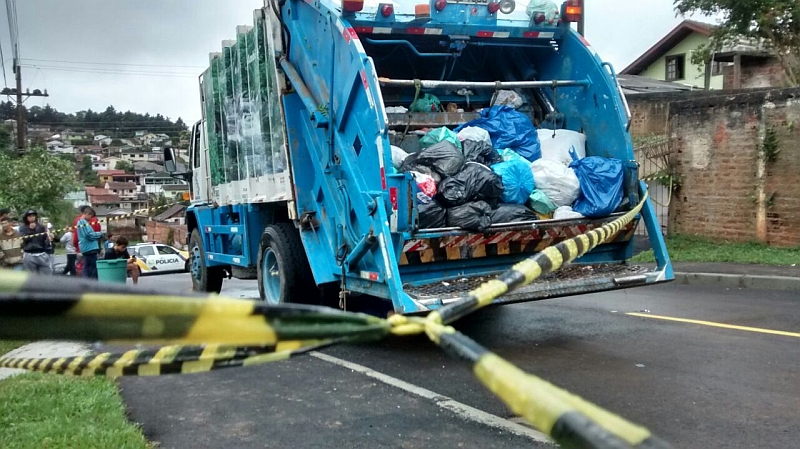 Acidente ocorreu na Rua Gardência, bairro Boa Vista II, em Campo Magro | Átila Alberti / Tribuna do Paraná