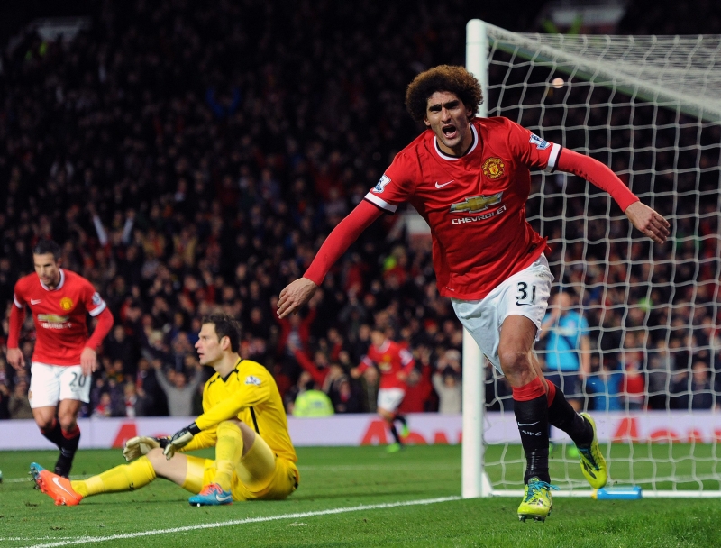 O belga Fellaini comemora o gol de cabeça que abriu o placar | Peter Powell/EFE