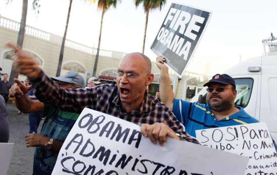 Ativistas anti-Castro protestam em Little Havana, Miami | Javier Galeano/Reuters