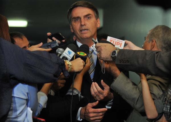 Deputado Jair Bolsonaro fala à imprensa | Abr
