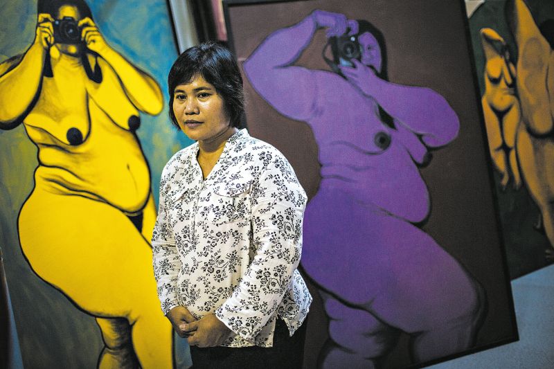 Sandar Khine é uma das dezenas de artistas birmaneses que estão se destacando internacionalmente. Galerias como a TS1 surgem em Rangum | Fotografias de Mathieu Willcocks para The New York Times