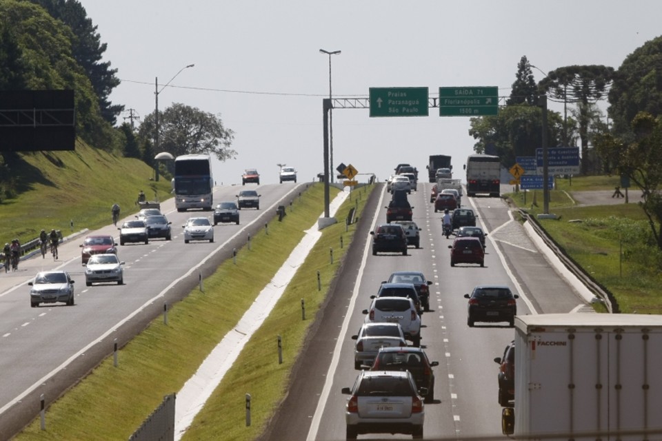 Movimento na BR-277 deve aumentar gradativamente nos próximos dias, até o dia 31 | Aniele Nascimento / Agência de Notícias Gazeta do Povo