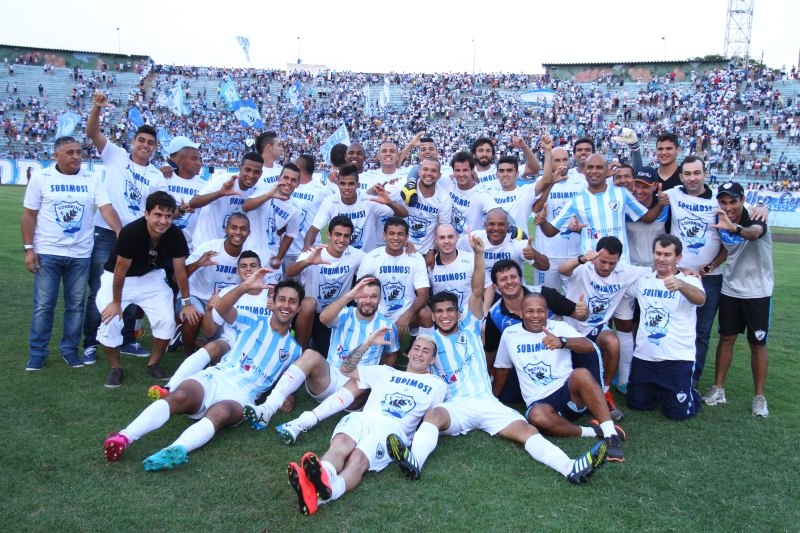 Festa: Tubarão na Série C. | Roberto Custódio/Jornal de Londrina
