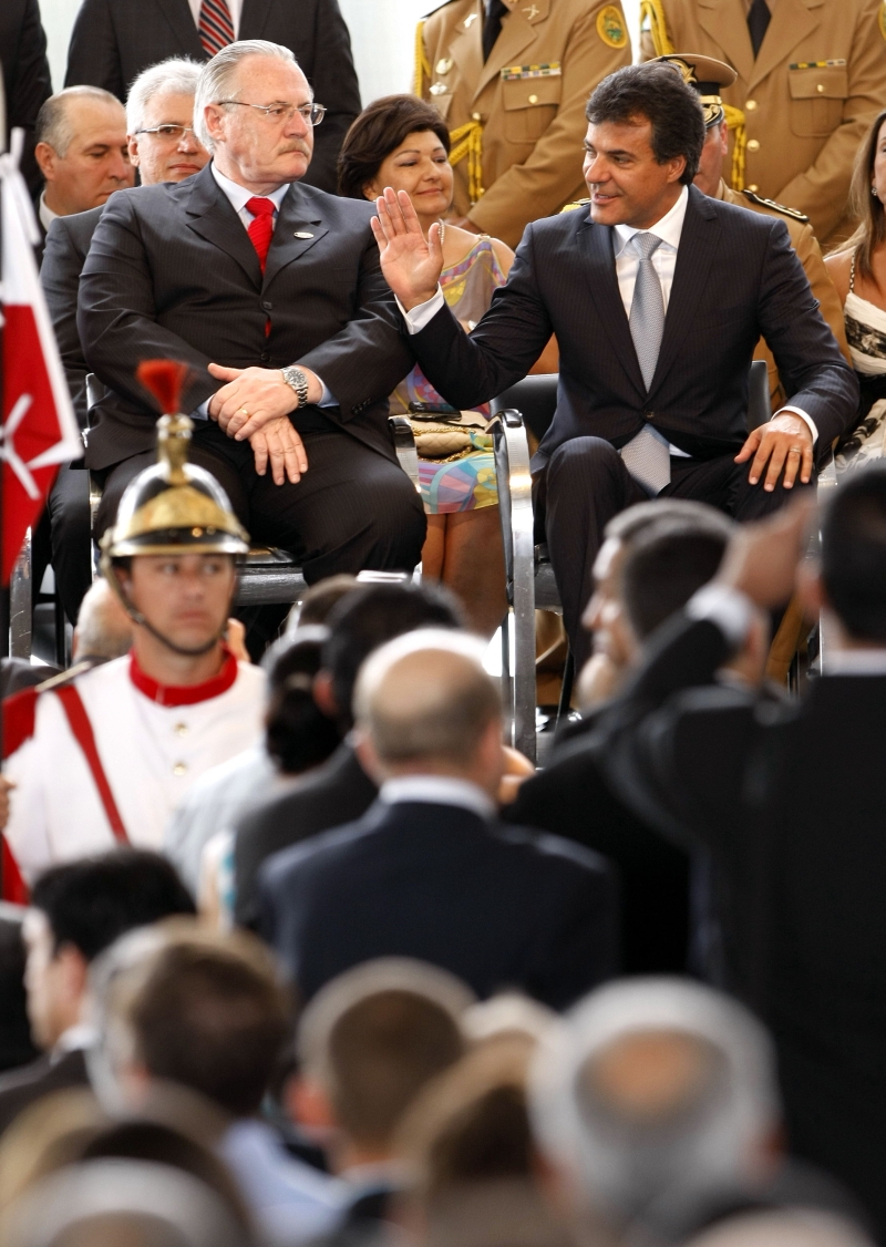 Richa, na posse de 2011, ao lado do antecessor, Orlando Pessuti | Hugo Harada/Gazeta do Povo/Arquivo