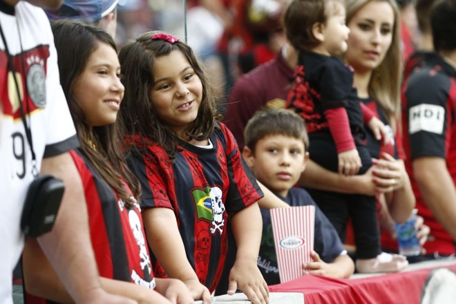 A próxima geração de torcedoras do Atlético também já bate cartão na Arena. | 