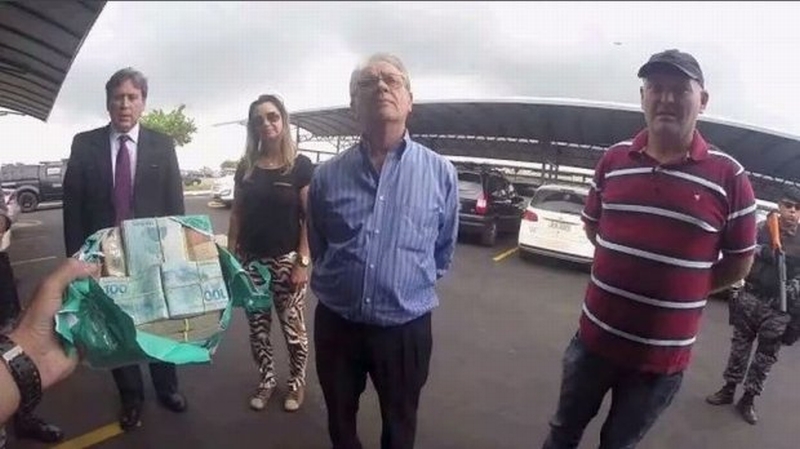 Vídeo feito no momento da prisão mostra Bibinho confirmando que era o "dono" de dinheiro em mala | Reprodução