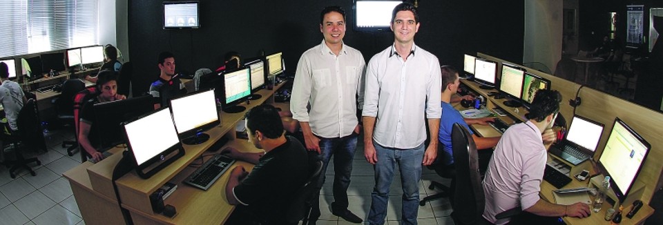 Rodrigo Palhano e Erike Almeida, da Tecnospeed: boa perspectiva com adoção das notas eletrônicas | Daniel Castellano/ Gazeta do Povo