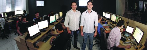 O Fisco agora é eletrônico. E isso é bom para os negócios Rodrigo Palhano e Erike Almeida, da Tecnospeed: boa perspectiva com adoção das notas eletrônicas | Daniel Castellano/ Gazeta do Povo