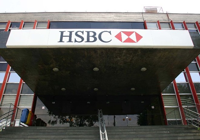HSBC:É o 29º maior grupo econômico do Brasil e o primeiro do Paraná. Entre as empresas do grupo, estão o banco múltiplo, seguradora, banco de capitalização, leasing, previdência, entre outras. Tem também participação na empresa de tecnologia bancária TecBan. A empresa de origem britânica teve no Brasil uma receita de R$ 21,8 bilhões em 2014 e R$ 411 milhões de lucro. | 