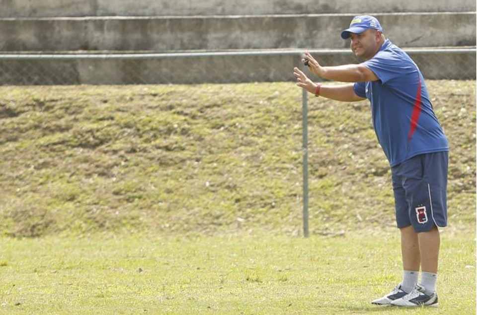 Auxiliar técnico Luciano Gusso pode ser efetivado no cargo de treinador do Paraná após a saída de Ricardinho | Marcelo Andrade / Gazeta do Povo