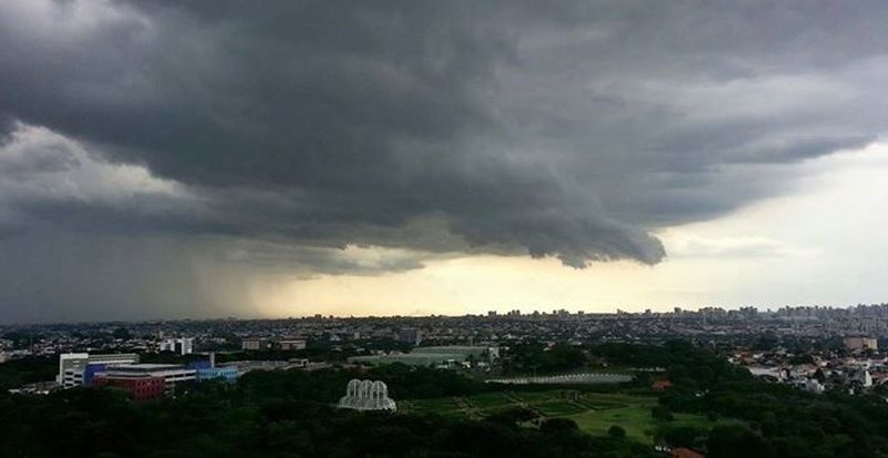 Chuva de verão caiu forte sobre os bairros da região Sul de Curitiba | Carlos Neto/Simepar/Divulgação