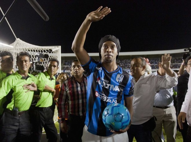 Ronaldinho Gaúcho na apresentação ao Querétaro | Reuters
