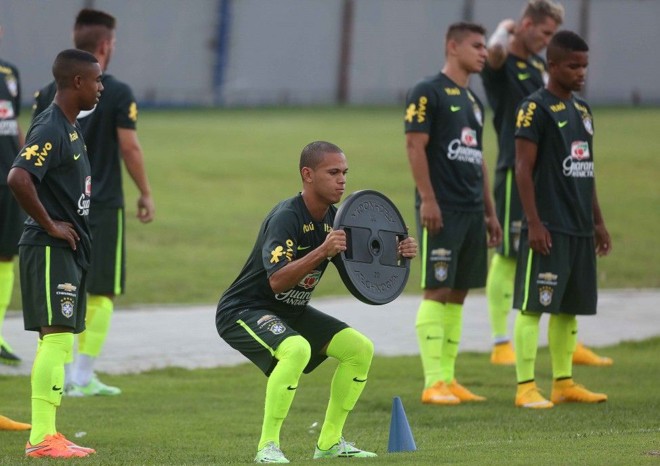 Marcos Guilherme, do Atlético, no treino da seleção sub-20 em Teresópolis |