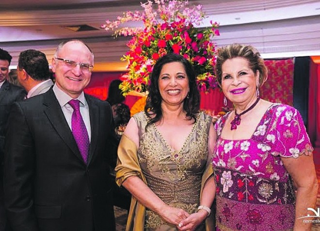 Sérgio Novacosky e Marcia Abujamra com Florlinda Andraus |
