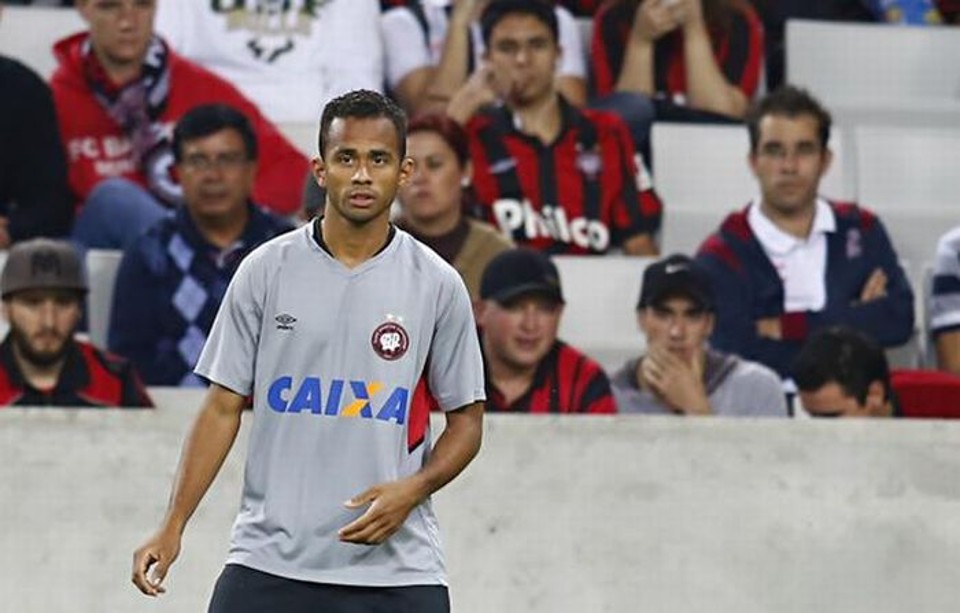 Sueliton pode deixar o Furacão | Felipe Rosa / Tribuna