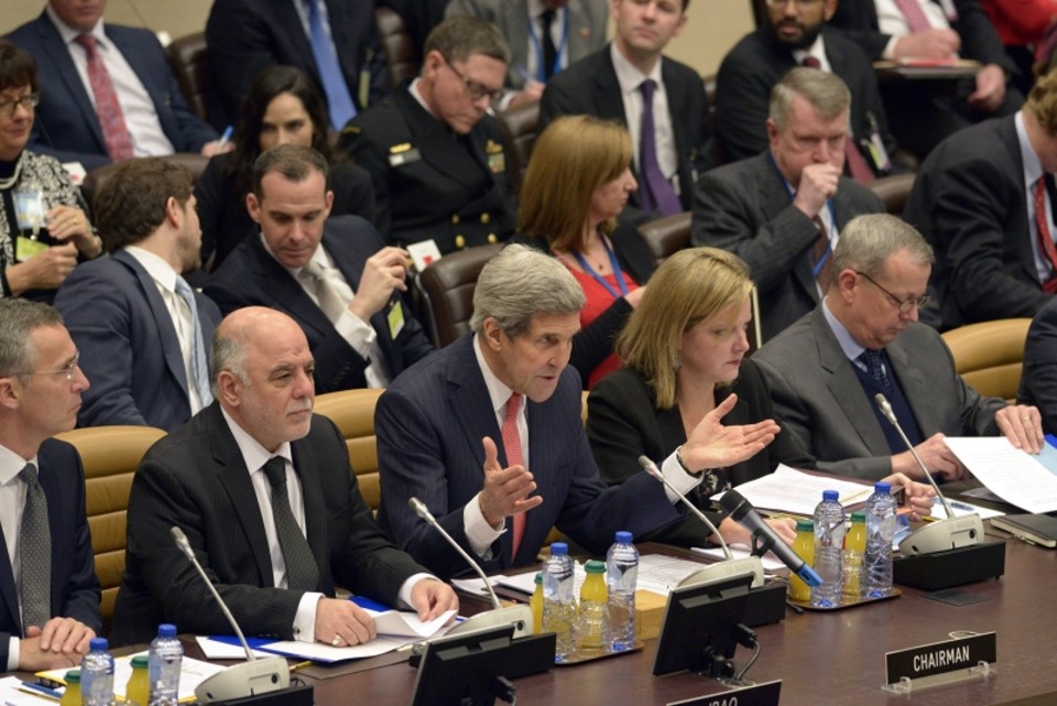 John Kerry e diplomatas de mais de 60 países se reuniram ontem para discutir ações contra a insurgência sunita | Eric Vidal/Reuters
