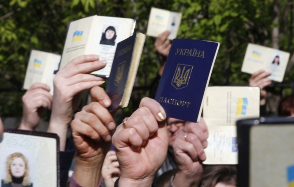 Em 2013, 236,7 mil ucranianos receberam vistos de residência em países da União Europeia; Polônia é o principal | Sergei Karpukhin/Reuters