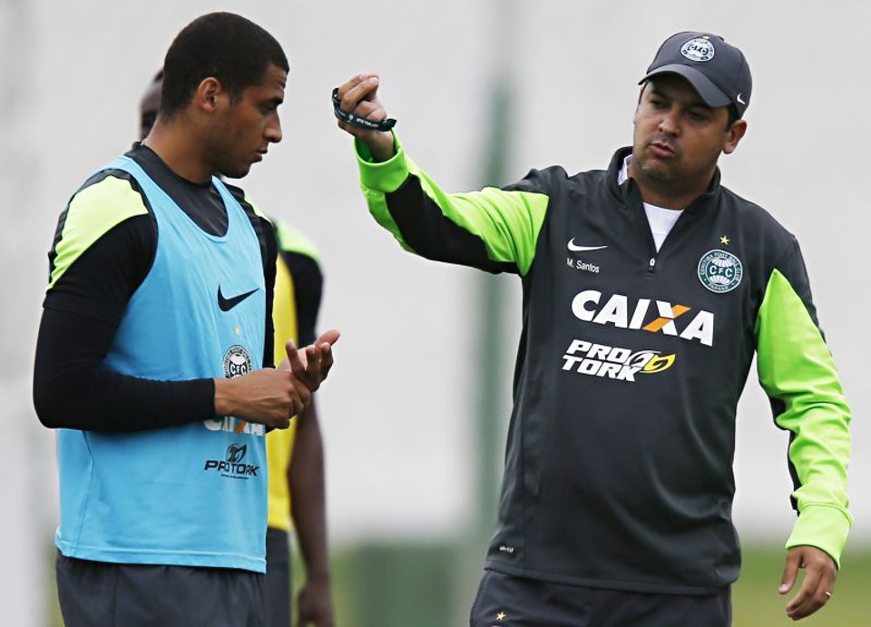 Marquinhos Santos não poderá contar com o zagueiro Welinton | Albari Rosa / Gazeta do Povo