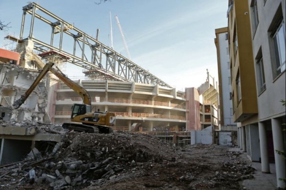 Prédios do Exército foram derrubados para a conclusão da Arena para a Copa do Mundo | Marcelo Andrade/ Gazeta do Povo