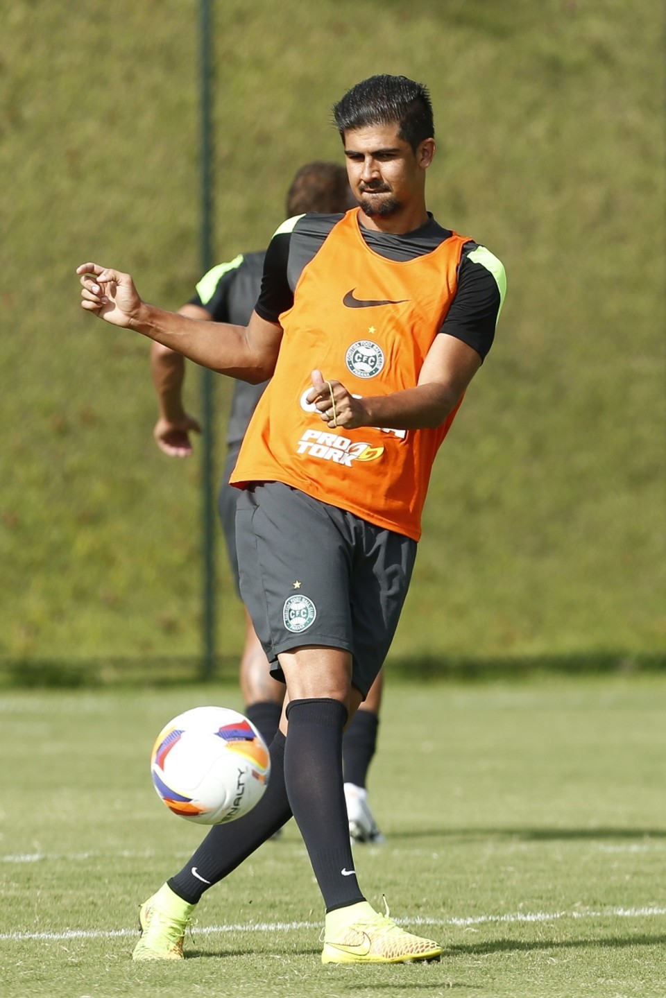 Zagueiro Leandro Almeida está disposto a reforçar o Cruzeiro, mas quer zerar dívidas com o Coxa | Hugo Harada/Gazeta do Povo