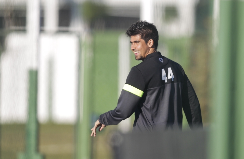 Com um salário considerado alto pela diretoria, Leandro Almeida pode deixar o Coritiba | Daniel Castellano / Gazeta do Povo