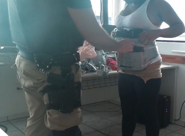 Mulher tem 21 anos e foi presa em flagrante pela PRF | Divulgação/PRF