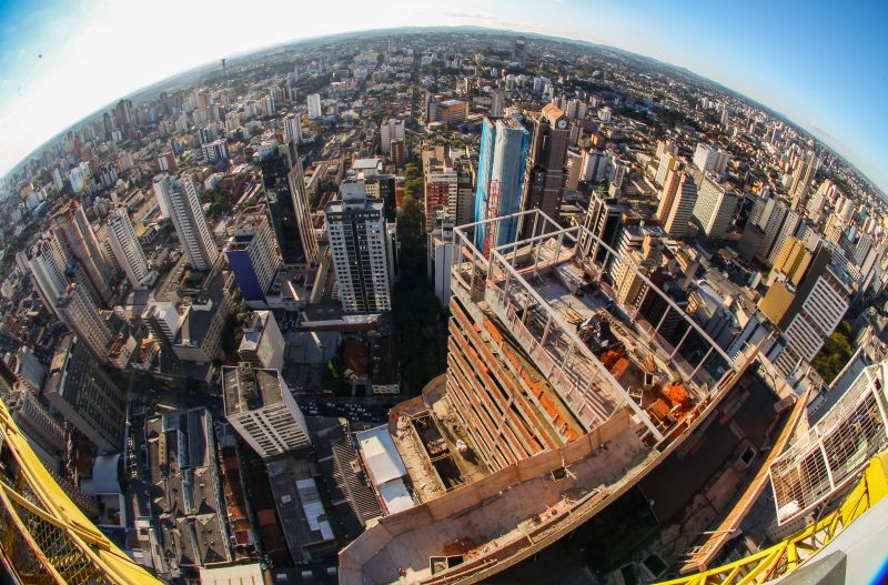 Imóveis acima de R$ 300 mil pagam a alíquota máxima do ITBI , que foi reajustada para 2,7% | Daniel Castellano / Gazeta do Povo