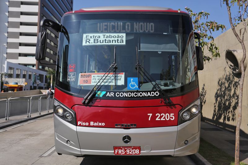 A diferença de temperatura em um ônibus com sistema de refrigeração e outro sem o equipamento pode chegar até a 12ºC | Secom/SP