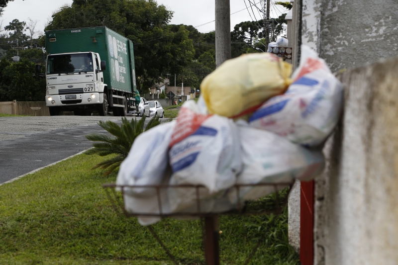 Mudança na legislação quer facilitar separação de tipos de lixo dispensados pela população | Henry Milléo/Gazeta do Povo