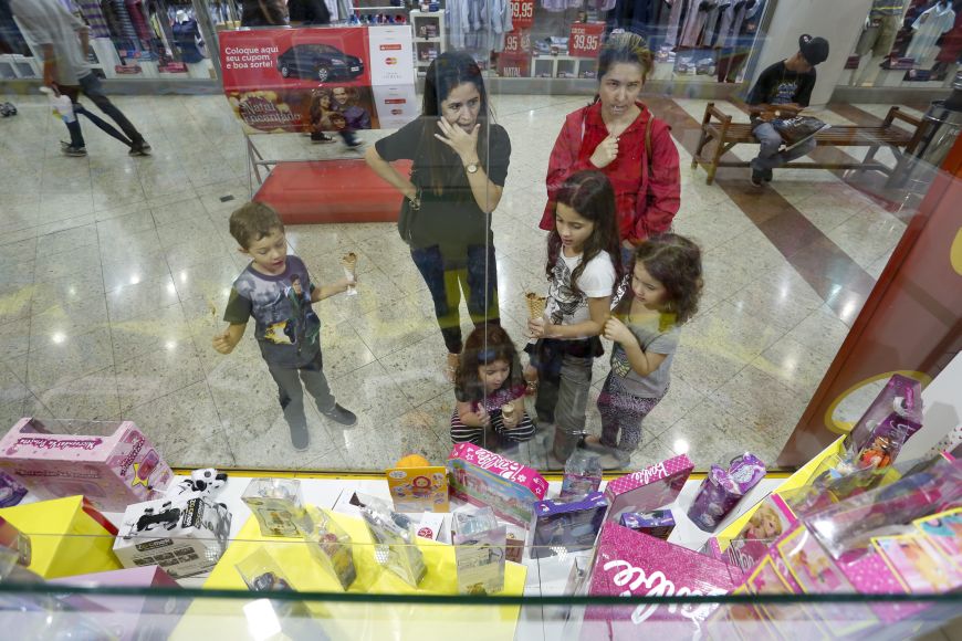 Movimento nos shoppings e no comércio de rua não se traduziu em vendas, confirmando as expectativas dos comerciantes. | Henry Milléo/Agência de Notícias Gazeta do Povo