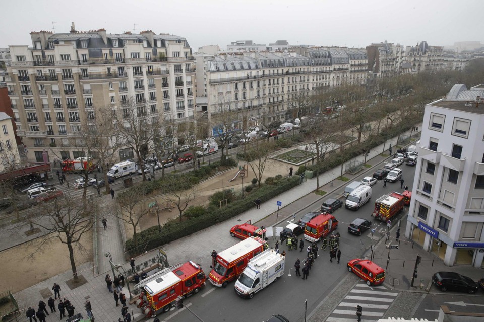 Área onde fica o Charlie Hebdo, em Paris, após o atentado desta quarta-feira (7) | Christian Hartmann/Reuters