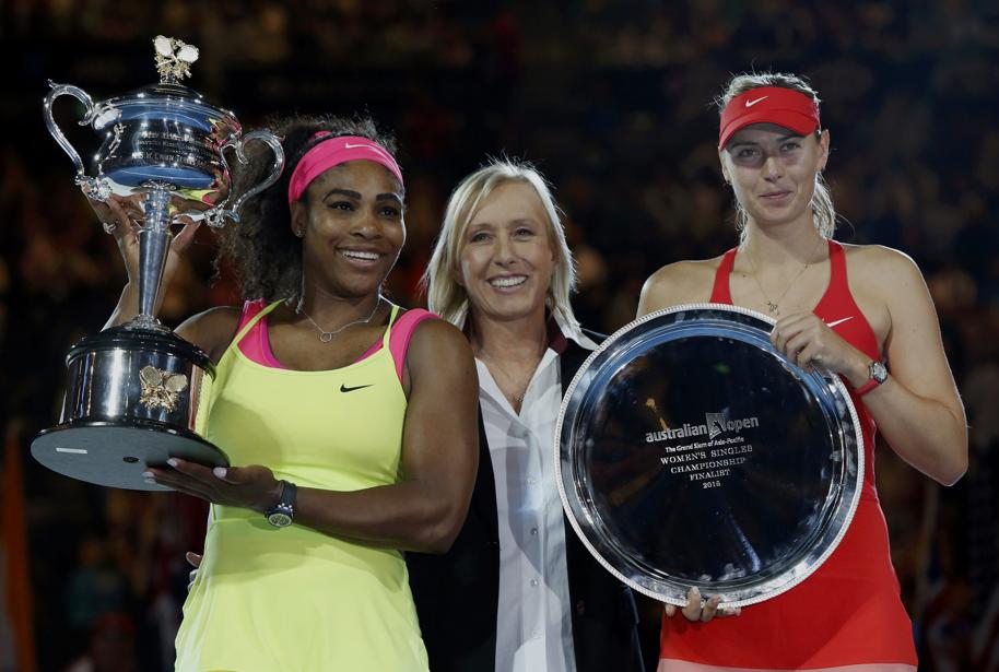 A hexacampeã Serena Williams, a estrela Martina Navratilova e Maria Sharapova na premiação em Melbourne. | Reuters/Issei Kato