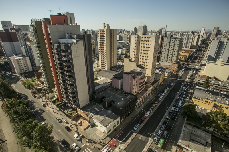 Concentrar a ocupação urbana em eixos estruturais é medida defendida por especialistas | Marcelo Andrade/Gazeta do Povo
