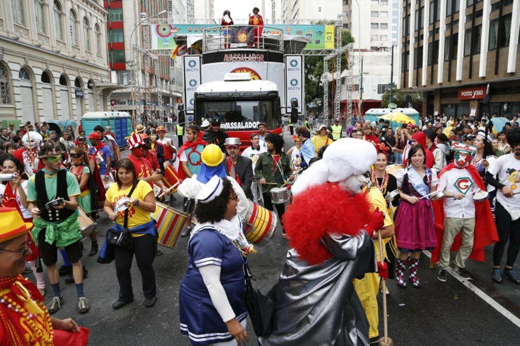 Animação do bloco Garibaldis e Sacis no ano passado na região central de Curitiba