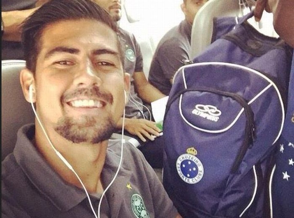 Leandro Almeida apagou e se desculpou com a torcida do Coritiba pela foto coma mochila do Cruzeiro | Reprodução Instagram