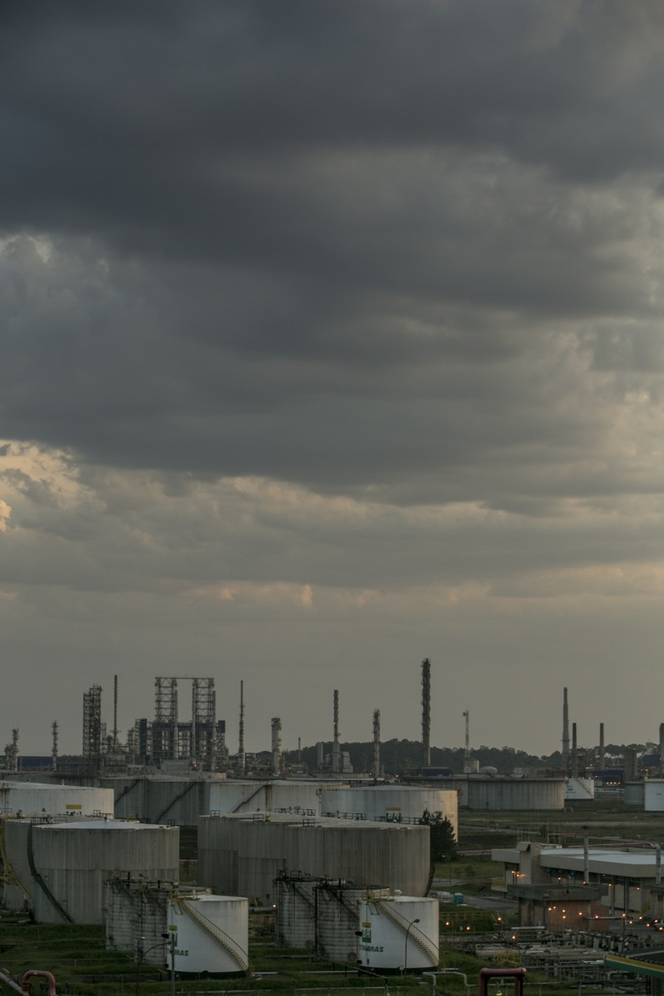 Refinaria da Petrobras em Araucária: revisão do valor dos ativos deve reduzir lucro da estatal | Marcelo Andrade/Gazeta do Povo